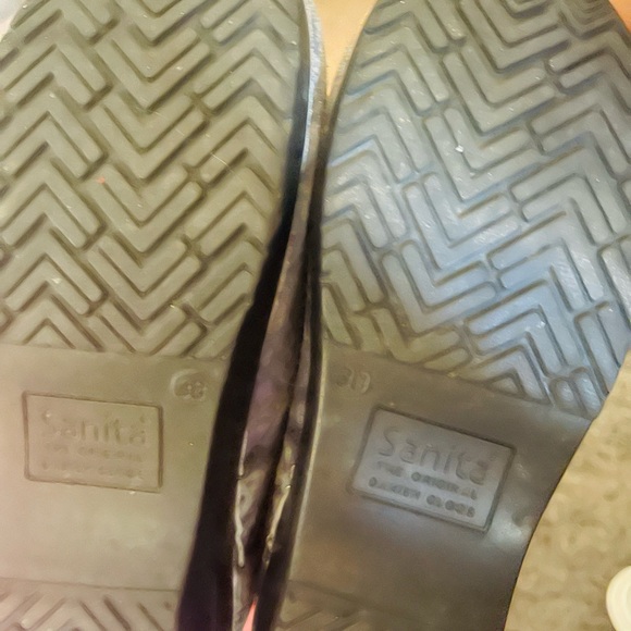 Clogs - Picture 2 of 2